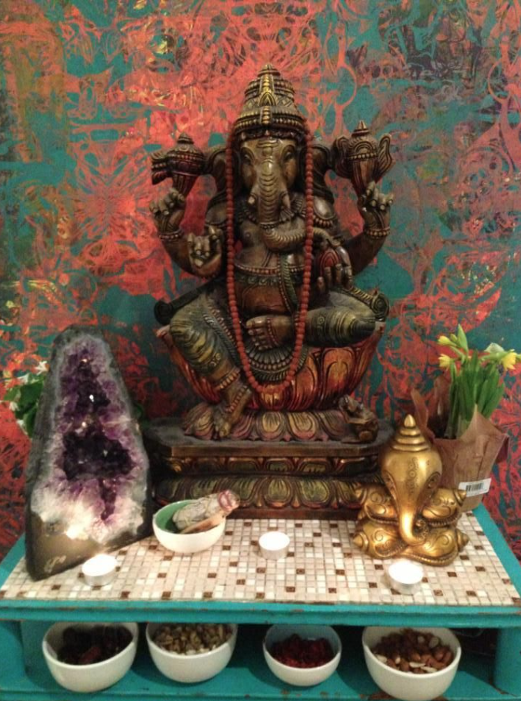 Where should the Ganesh statue be placed at home?