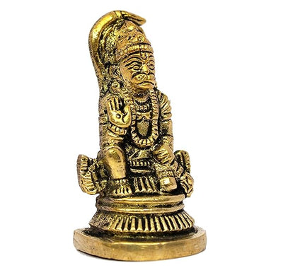 Handmade brass idol of Lord Hanuman Ji, showcasing intricate craftsmanship, ideal for spiritual decor and enhancing devotion.